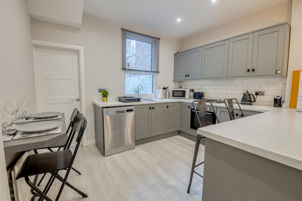 Charming City Home, Beside The Serene Ormeau Park Belfast Exterior foto